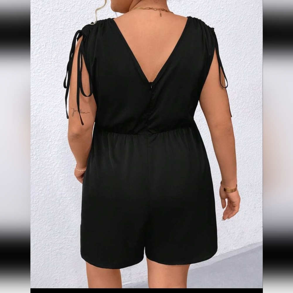 Chic Black Sleeveless Romper - Picture 3 of 3